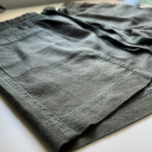 GAP Mid-Rise Linen-Blend Pull-On Utility Shorts - Picture 7 of 7